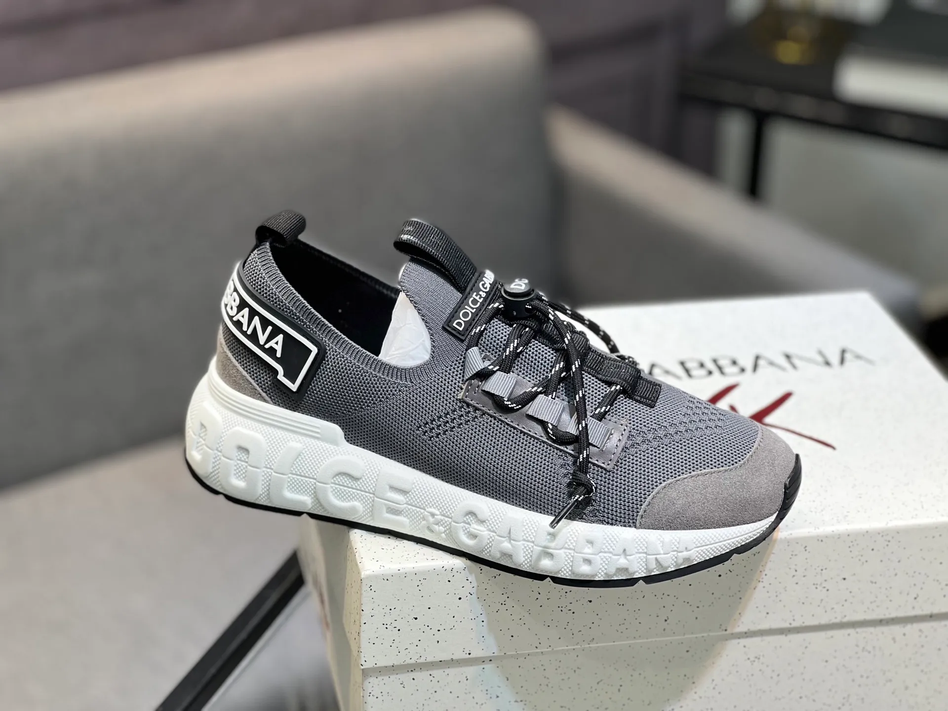 Men's Men's Shoes💰480 Dolce&Gabbana D&G's latest fly woven shoes, casual sneakers, original purchase, development and production. DG's latest popular casual shoes, the tongue has the brand's iconic details, fashionable and versatile, and can add luster to various looks. Create an exquisite design with unique dynamic vitality and modern atmosphere, showing a modern and elegant style. Exquisite packaging at the delivery counter🛍📦 ▪️Fabric: Original customized fly woven fabric, lining: Original customized breathable lining, Size: Men's 38-44 (45 46 customized)